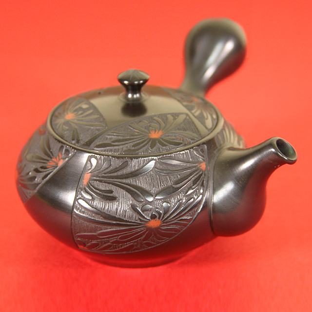 Tokoname Black Chrysanthemum Teapot