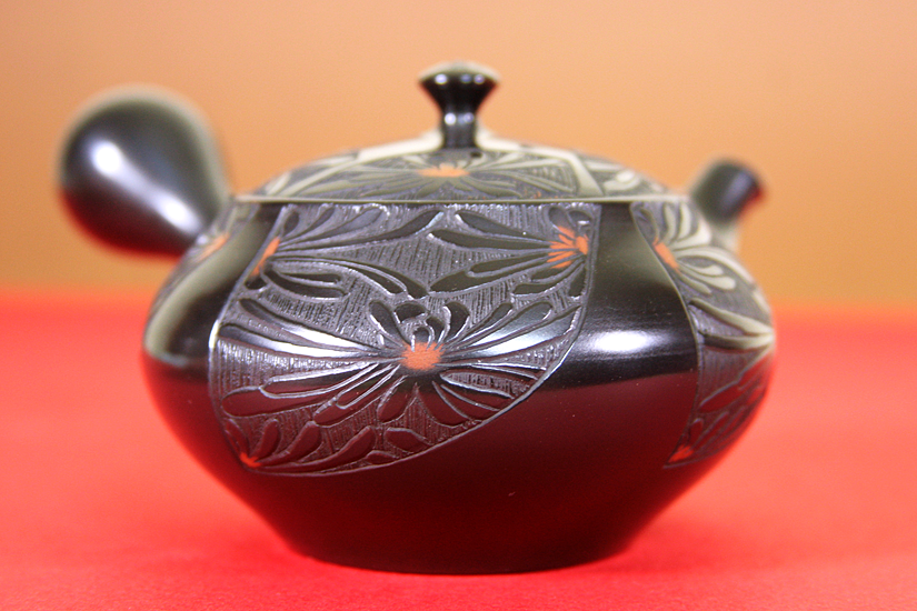 Tokoname Black Chrysanthemum Teapot - Image 2
