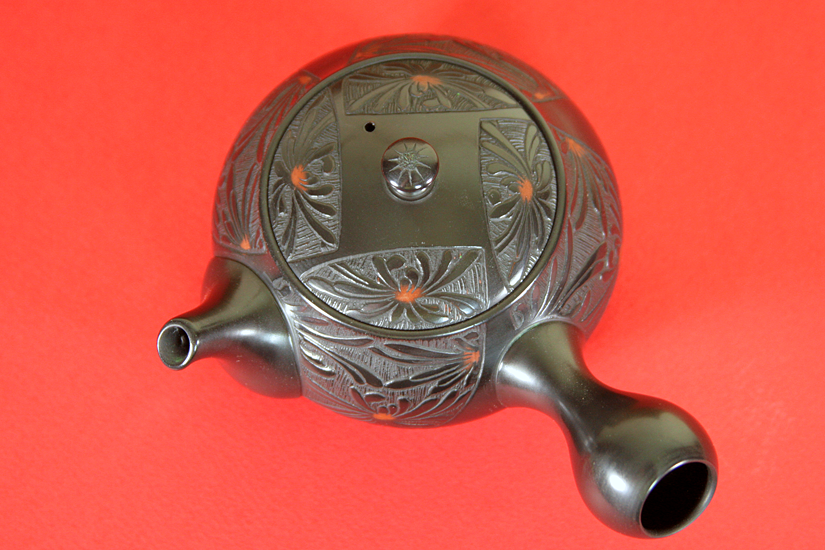 Tokoname Black Chrysanthemum Teapot - Image 5