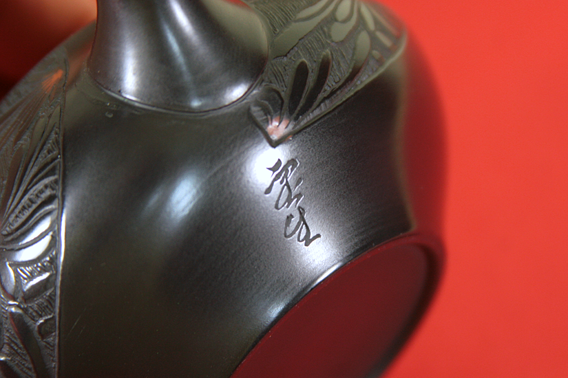 Tokoname Black Chrysanthemum Teapot - Image 6