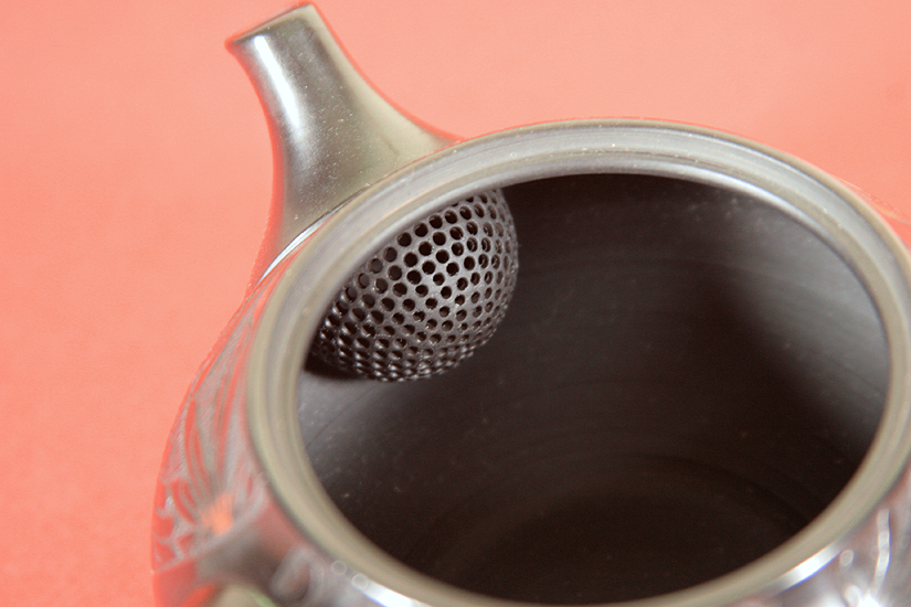 Tokoname Black Chrysanthemum Teapot - Image 7