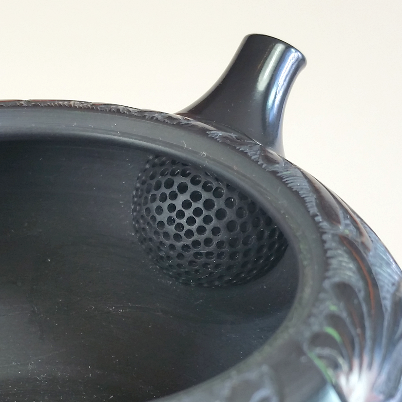 Tokoname Black Chrysanthemum Teapot #2 - Image 10