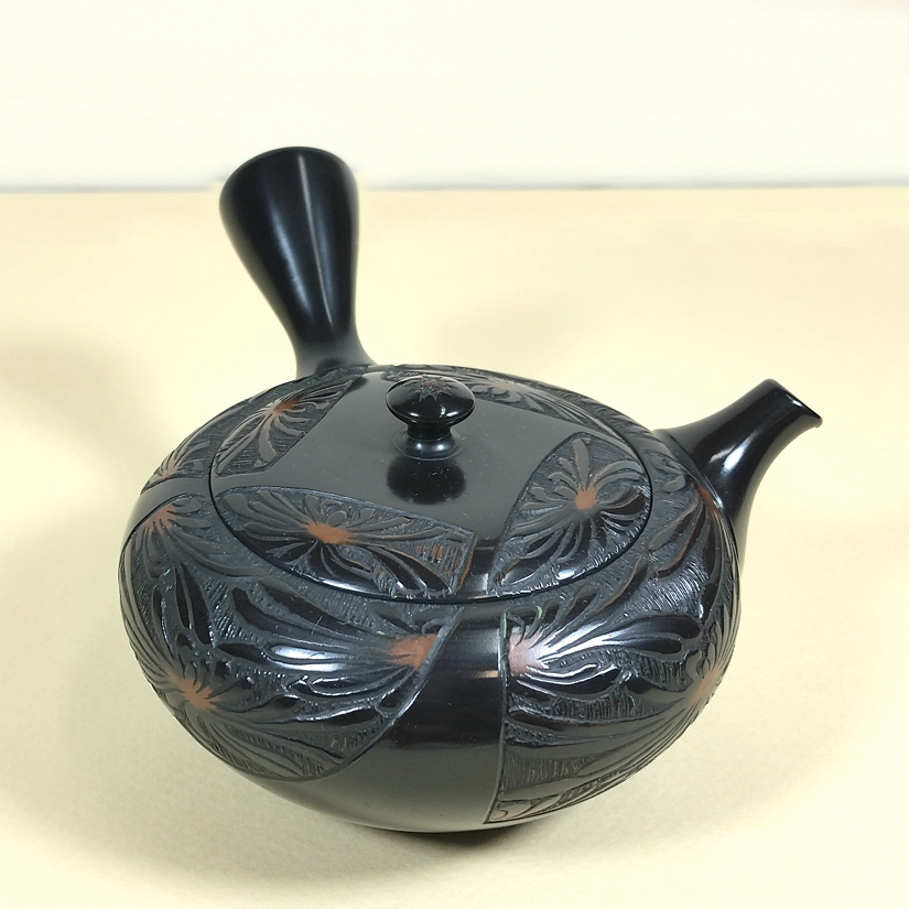 Tokoname Black Chrysanthemum Teapot #2 - Image 5