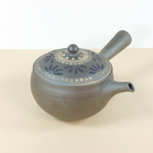 Tokoname Matte Grey Teapot with Decorative Lid
